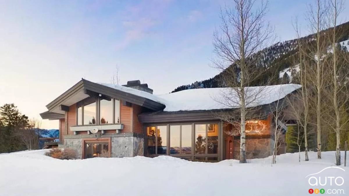 À vendre : maison de 12 millions avec un garage de 50 places